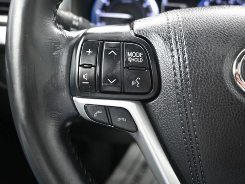 Used 2017 Toyota Highlander XLE image 27