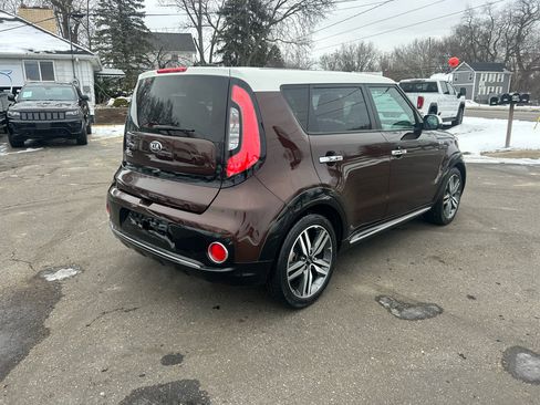Used 2017 Kia Soul + image 5