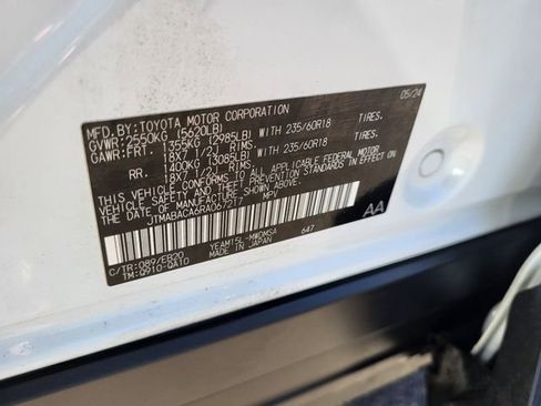 Used 2024 Toyota bZ4X XLE w/ Weather Package image 29