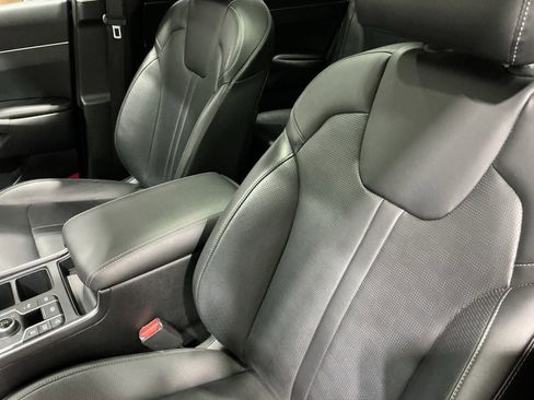 Used 2024 Kia Sorento S w/ Panoramic Sunroof Package image 7