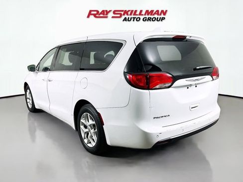 Used 2018 Chrysler Pacifica Touring Plus w/ Tire & Wheel Group image 5