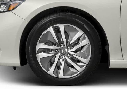 Used 2018 Honda Accord Touring image 11