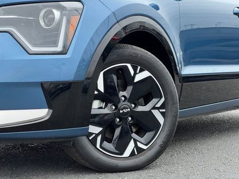 Used 2024 Kia Niro Wind w/ Wind Preserve Package FWD image 2