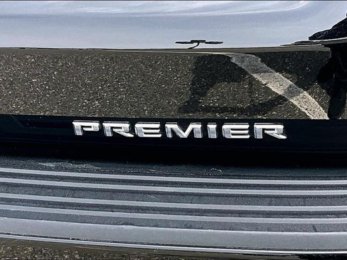 Used 2024 Chevrolet Tahoe Premier AWD/4WD image 7