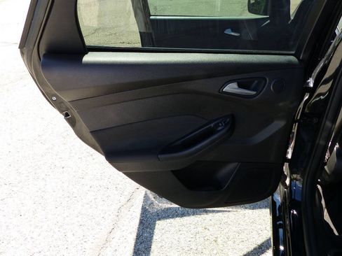Used 2016 Ford Focus ST w/ Equipment Group 402A FWD image 41