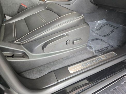 Used 2019 GMC Canyon Denali image 4