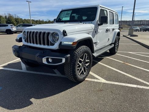 New 2026 Jeep Wrangler Unlimited Sahara AWD/4WD image 5