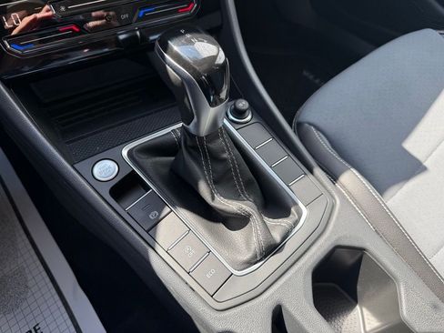 New 2026 Volkswagen Jetta SE FWD image 39