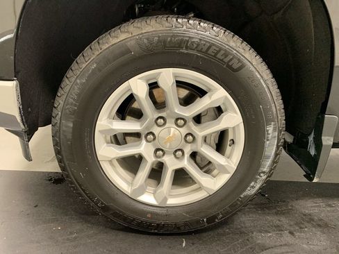 Used 2023 Chevrolet Silverado 1500 LT AWD/4WD image 8