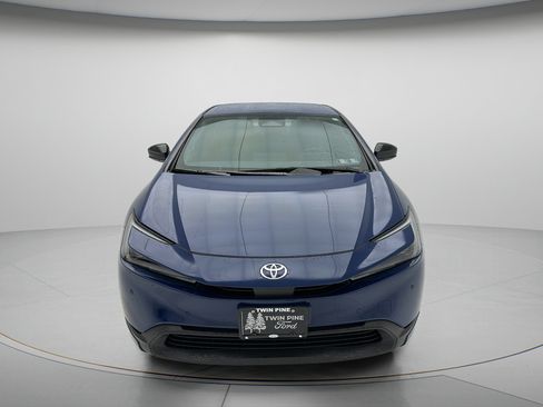 Used 2025 Toyota Prius LE FWD image 2