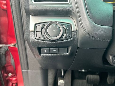 Used 2016 Ford Explorer Platinum image 18