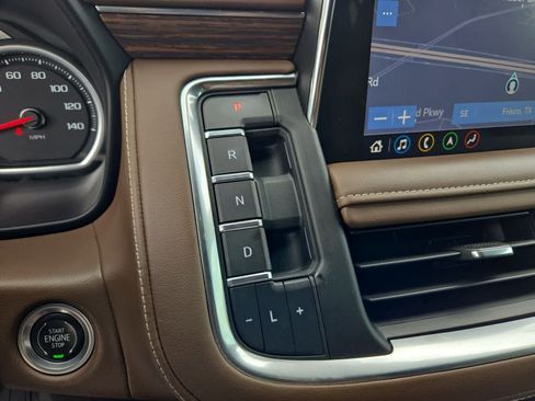 Used 2021 Chevrolet Tahoe High Country w/ Premium Package AWD/4WD image 32
