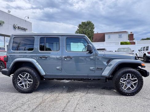 New 2026 Jeep Wrangler Unlimited Sahara AWD/4WD image 8
