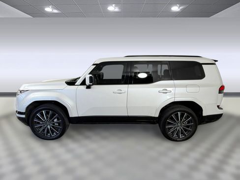 Used 2025 Lexus GX 550 w/ Accessory Package (Z1) AWD/4WD image 2