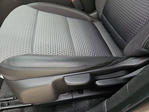 Used 2025 Chevrolet Trax LT image 22