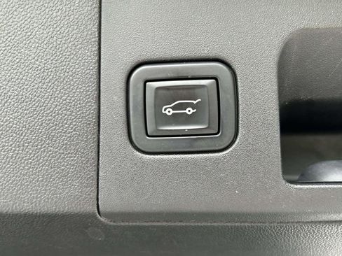 Used 2020 Cadillac XT5 Sportv w/ LPO, Floor Liner Package AWD/4WD image 11