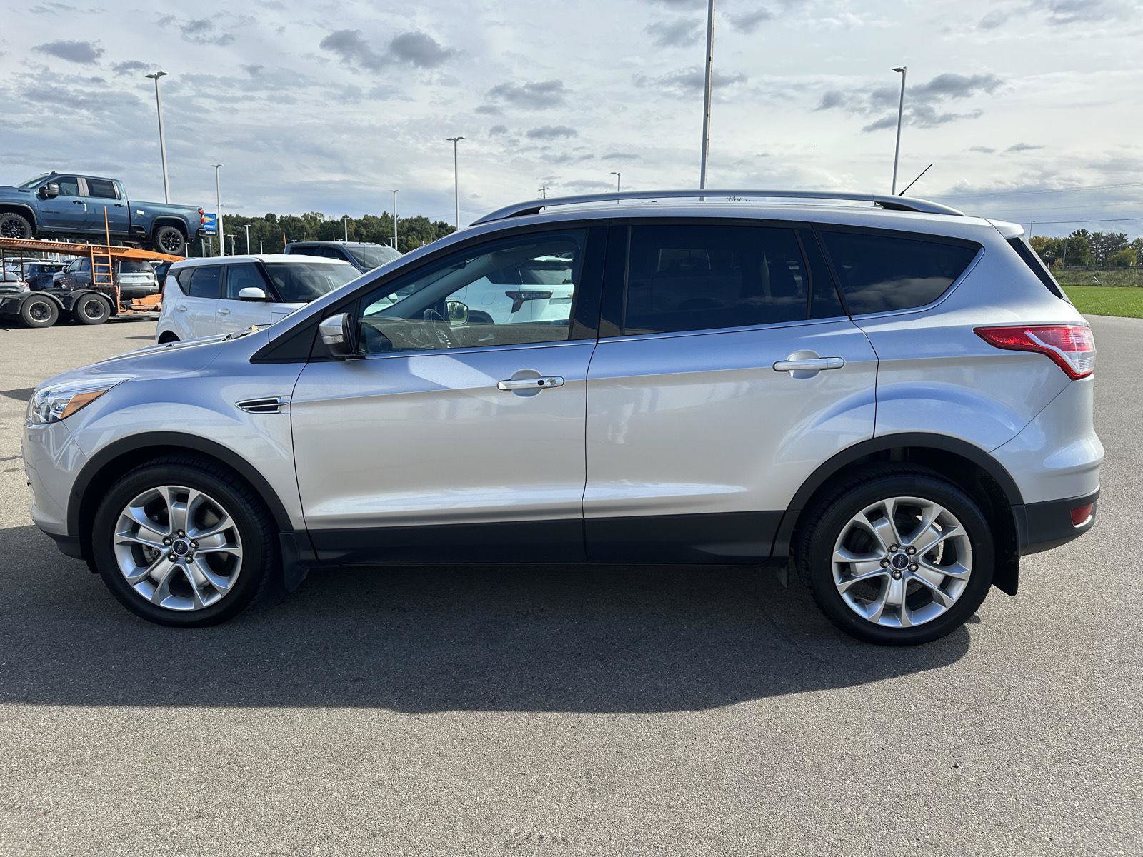Used 2016 Ford Escape Titanium w/ Equipment Group 301A AWD/4WD image 2