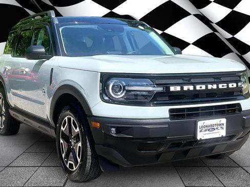 Certified 2023 Ford Bronco Sport Outer Banks w/ Tech Package AWD/4WD image 11