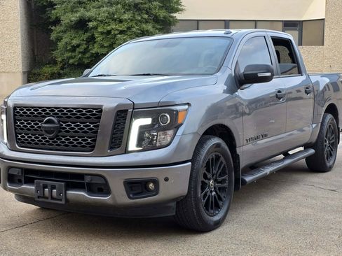 Used 2018 Nissan Titan SV w/ SV Convenience Package image 7