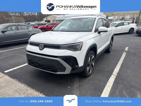 Used 2025 Volkswagen Taos SE image 1