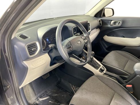 Used 2021 Hyundai Venue image 9