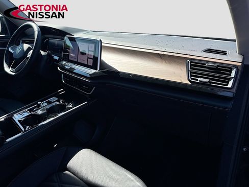 Used 2025 Volkswagen Atlas SE AWD/4WD image 39