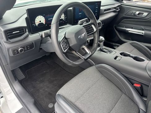 Used 2025 Ford Mustang GT RWD image 16