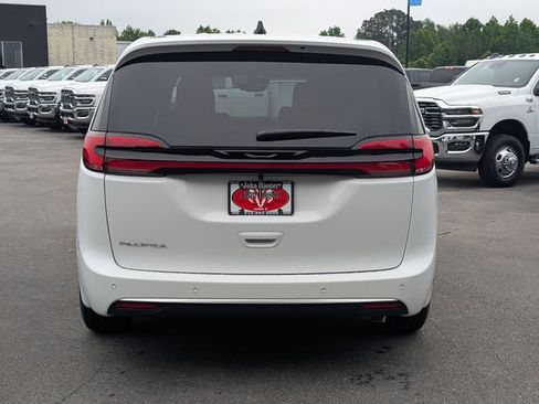 New 2027 Chrysler Pacifica Select FWD image 6