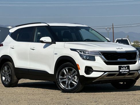 Used 2022 Kia Seltos S AWD/4WD image 2