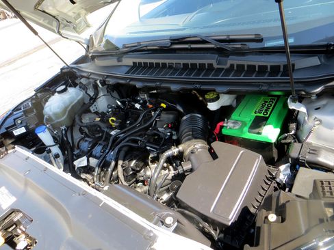 Used 2020 Ford Edge SE image 6