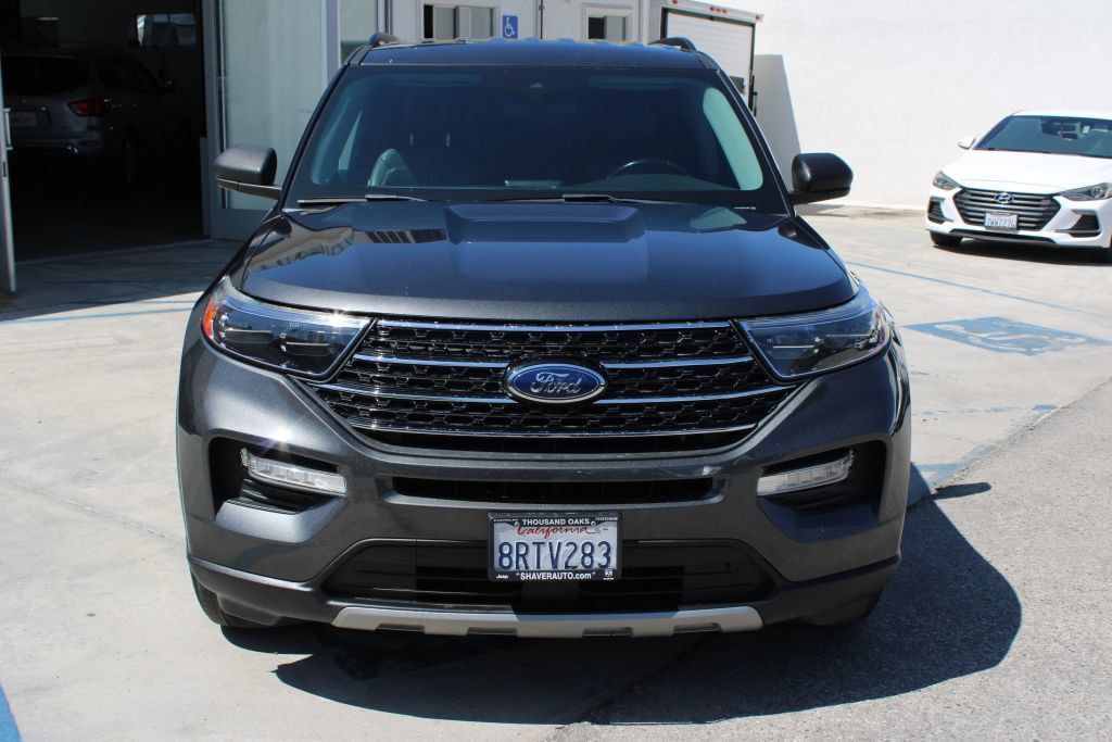 Used 2020 Ford Explorer XLT w/ Equipment Group 202A RWD image 2