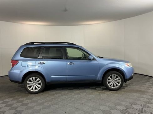 Used 2012 Subaru Forester 2.5X Premium w/ All-Weather Pkg AWD/4WD image 4