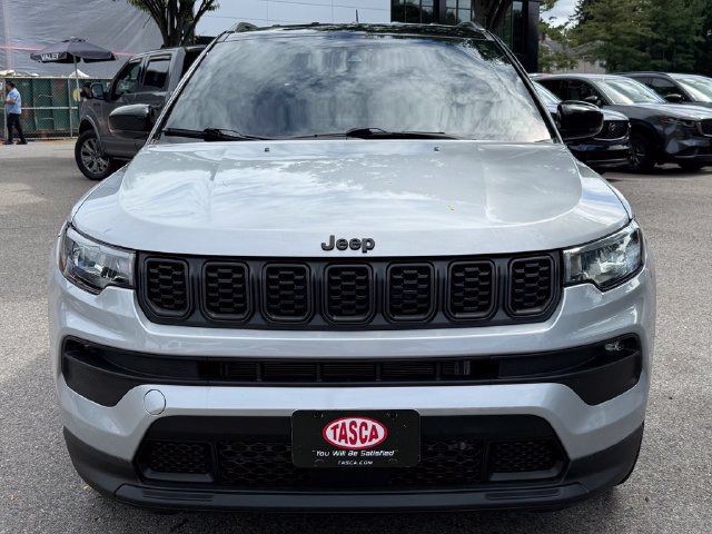 Used 2025 Jeep Compass Limited AWD/4WD image 2