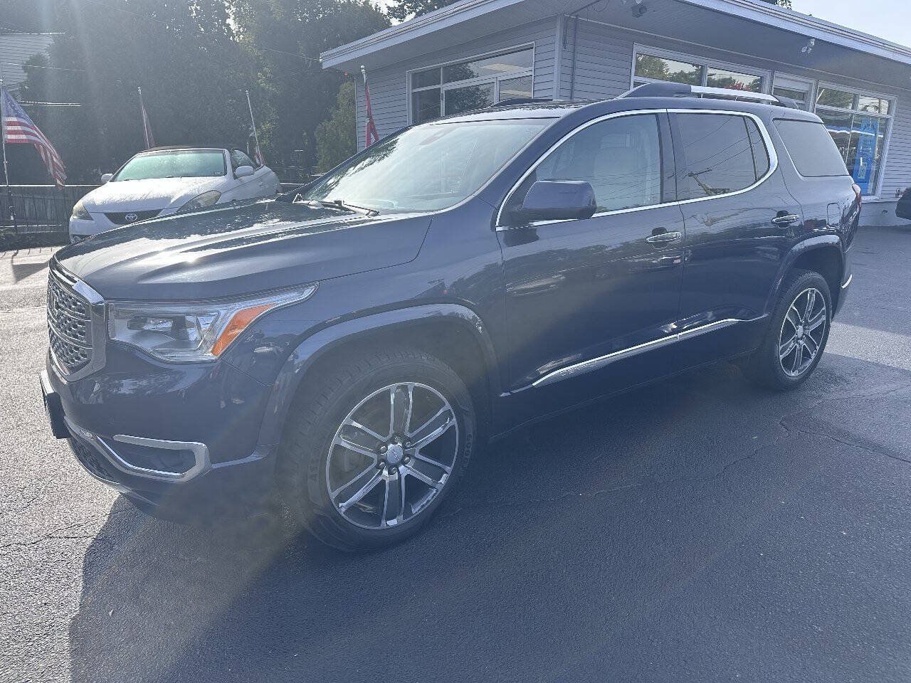 Used 2019 GMC Acadia Denali w/ LPO, Floor Liner Package FWD image 11