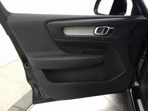 Certified 2023 Volvo XC40 B5 Plus w/ Protection Package Premier image 17