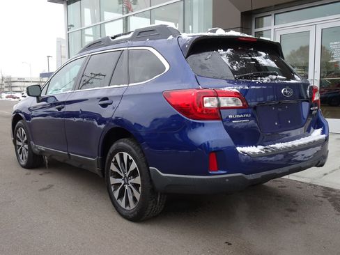 Used 2017 Subaru Outback 2.5i Limited image 3