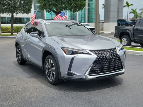 Used 2023 Lexus UX 250h FWD image 2