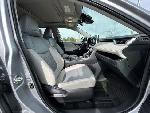 Used 2023 Toyota RAV4 XLE Premium image 31