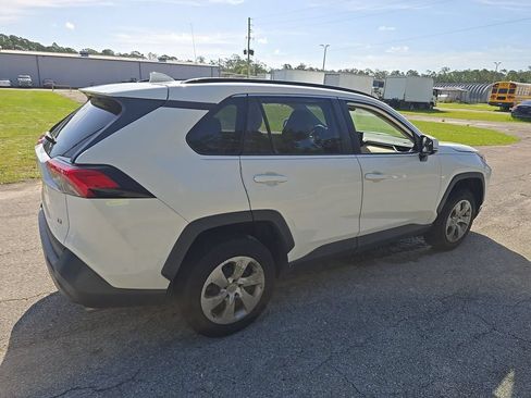 Used 2019 Toyota RAV4 LE FWD image 6