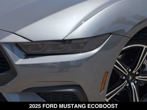 Used 2025 Ford Mustang Coupe RWD image 10