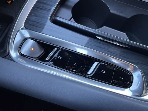 Used 2023 Buick Enclave Essence image 30