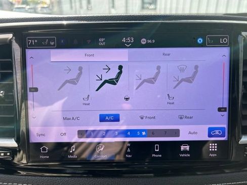 Used 2024 Chrysler Pacifica Limited FWD image 22