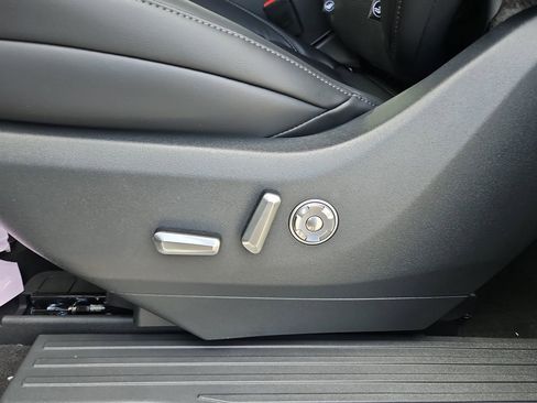 New 2025 Lincoln Navigator L Reserve AWD/4WD image 14
