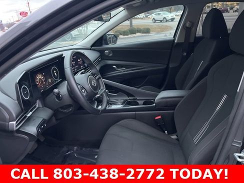 Used 2021 Hyundai Elantra SEL w/ Convenience Package image 7