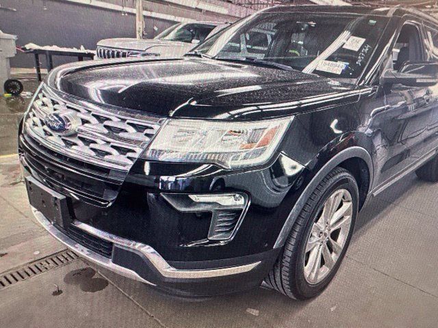 Used 2018 Ford Explorer Limited w/ Equipment Group 301A FWD image 2