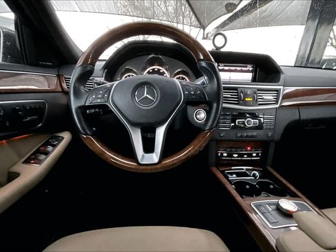 Used 2013 Mercedes-Benz E 350 BlueTEC Sedan image 5