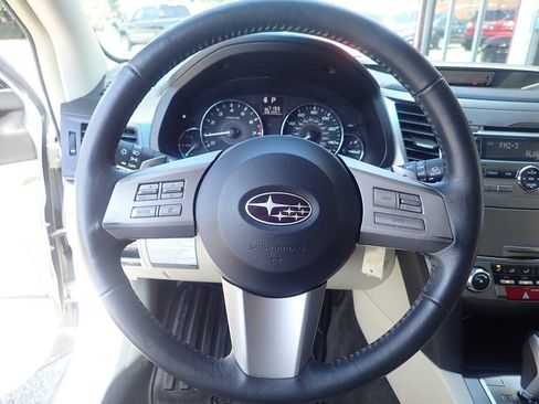 Used 2011 Subaru Outback 2.5i Premium w/ All-Weather Pkg AWD/4WD image 7
