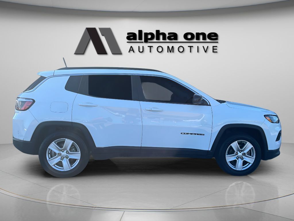 Used 2022 Jeep Compass Latitude w/ Convenience Group FWD image 4