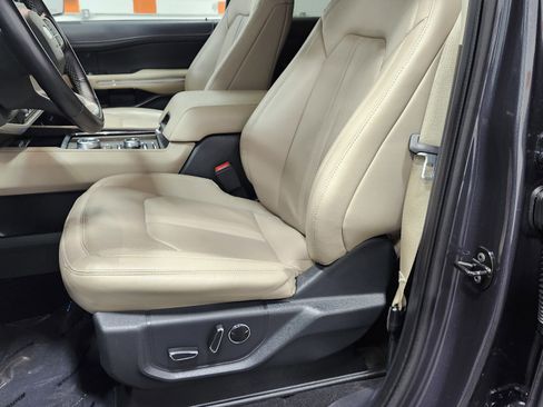 Used 2024 Ford Expedition Limited image 25