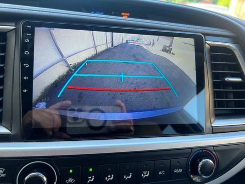 Used 2019 Toyota Highlander LE AWD/4WD image 26